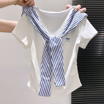 Bijeli ženski T-shirt s kratkim rukavima i mornarskim ovratnikom, plisirana linija struka, kratka duljina, elegantan top s iluzijom dvaju dijelova