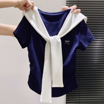 Bijeli ženski T-shirt s kratkim rukavima i mornarskim ovratnikom, plisirana linija struka, kratka duljina, elegantan top s iluzijom dvaju dijelova