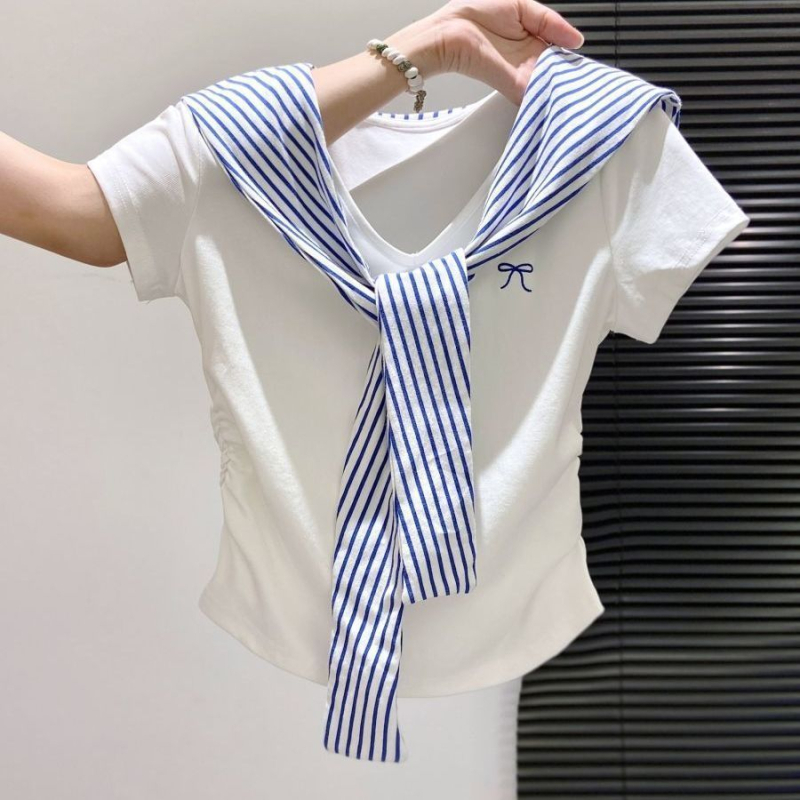 Bijeli ženski T-shirt s kratkim rukavima i mornarskim ovratnikom, plisirana linija struka, kratka duljina, elegantan top s iluzijom dvaju dijelova