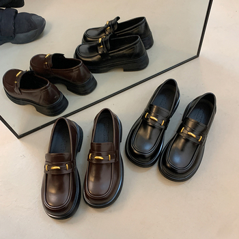 Női vintage brit stílusú loaferek, vastag talpú slip-onok, PU bőr, kerek orr, 3–5 cm sarok, tavasz–ősz 2026