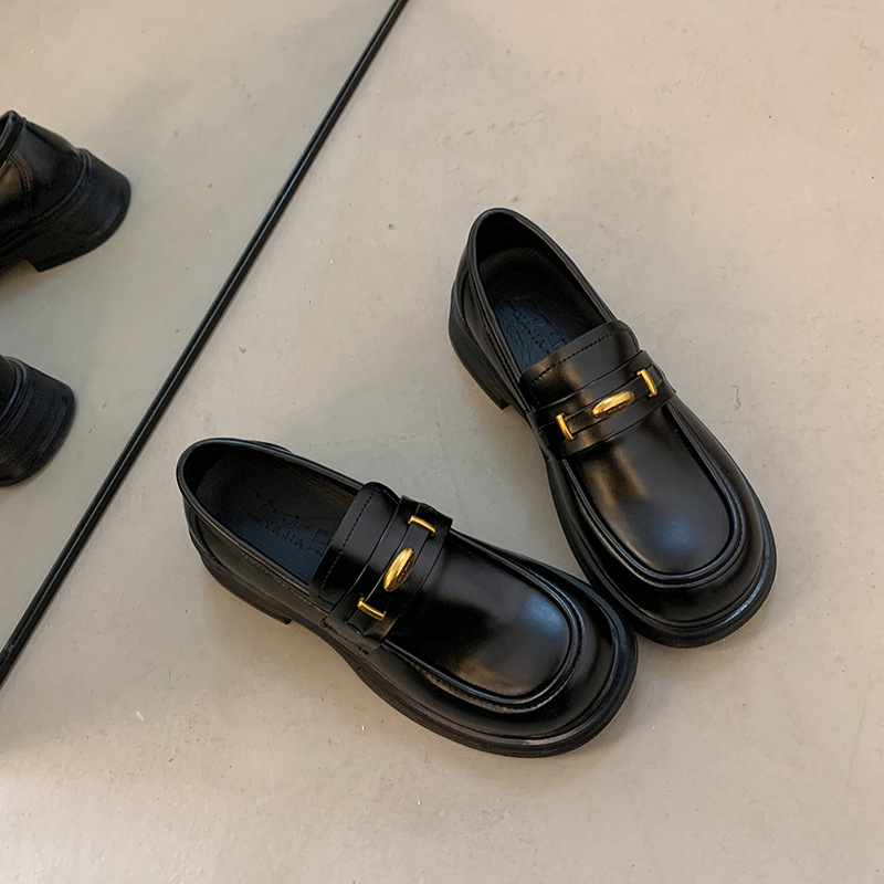 Női vintage brit stílusú loaferek, vastag talpú slip-onok, PU bőr, kerek orr, 3–5 cm sarok, tavasz–ősz 2026