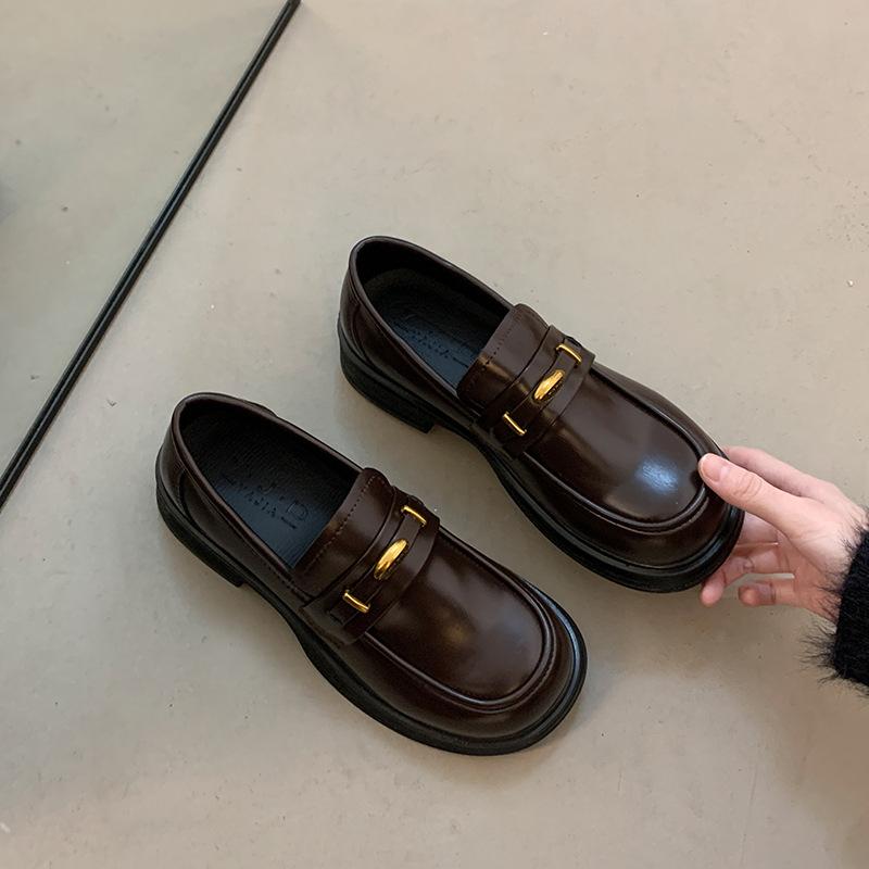 Női vintage brit stílusú loaferek, vastag talpú slip-onok, PU bőr, kerek orr, 3–5 cm sarok, tavasz–ősz 2026