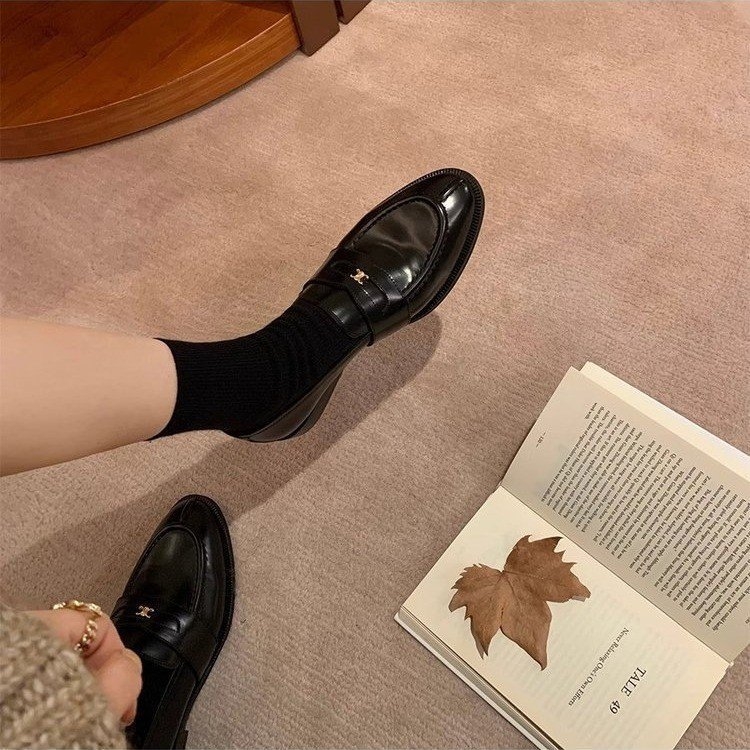 Női aranygombos slip-on mokaszni, brit retró stílus, mikroszálas felsőrész, 2024 új modell