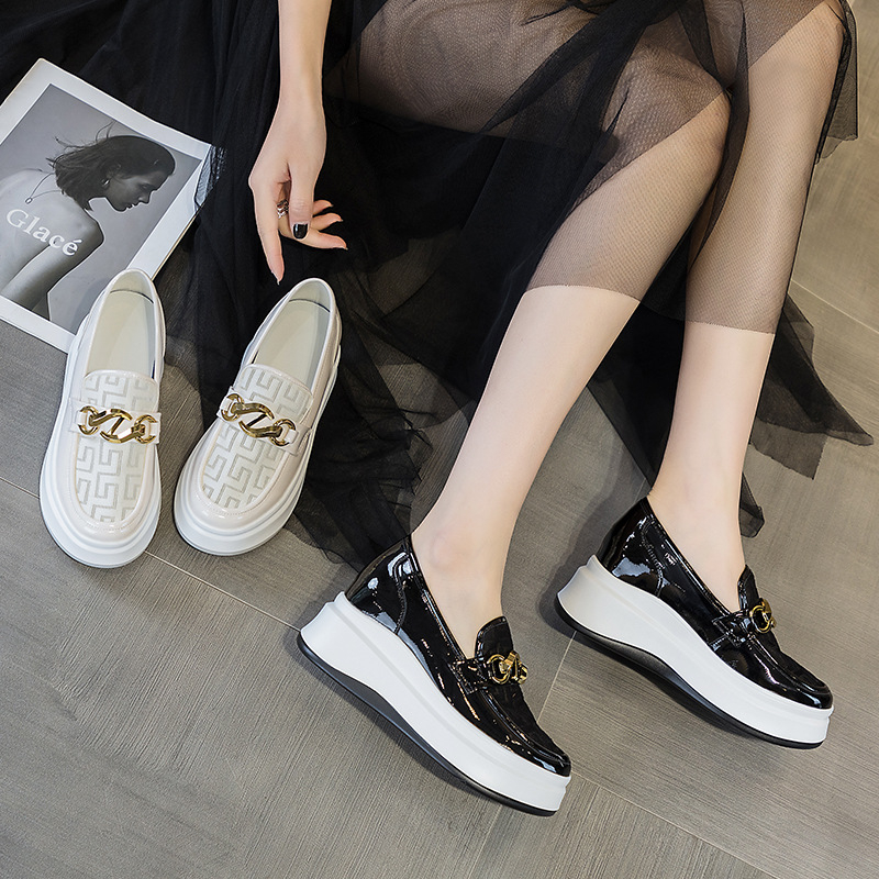 Női slip-on loaferek platformmal és vastag talppal, lélegző hálós felsőrész, fehér, magas sarkú