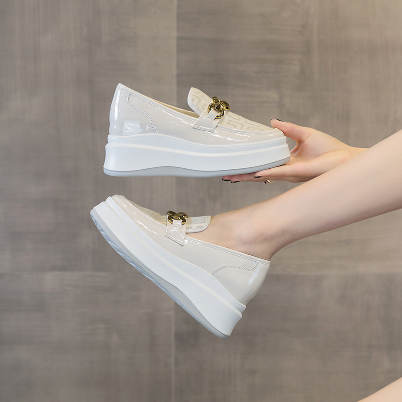 Női slip-on loaferek platformmal és vastag talppal, lélegző hálós felsőrész, fehér, magas sarkú