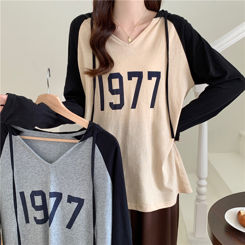 Ženski jesensko-zimski T-shirt s kapuljačom i raglan rukavima, kontrastne boje, V-izrez, dugi rukav, 2024 dizajn