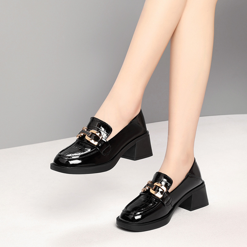 Ženske mokasice s debelim petom, sjajna koža, slip-on, mekana potplata, britanski stil, proljeće 2024
