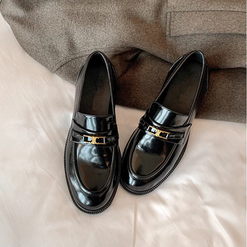 Ženske kožne loafers slip-on s zlatnom kopčom Arc de Triomphe, inspirirano Grape Mom, ručno izrađene