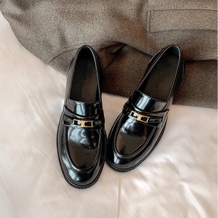 Ženske kožne loafers slip-on s zlatnom kopčom Arc de Triomphe, inspirirano Grape Mom, ručno izrađene