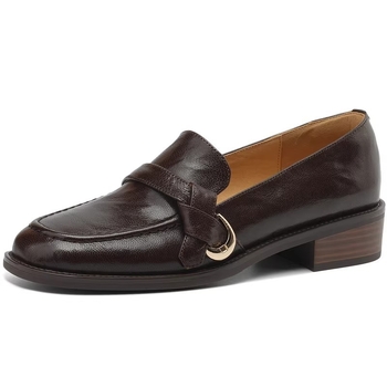 Női báránybőr loaferek középmagas sarkú slip-on, kerek orrú, barna, brit stílus