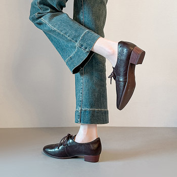 Női brit stílusú chunky sarkú loaferok, 2026 tavasz, sokoldalú retro bőrcipők fűzővel