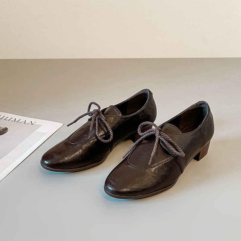 Női brit stílusú chunky sarkú loaferok, 2026 tavasz, sokoldalú retro bőrcipők fűzővel