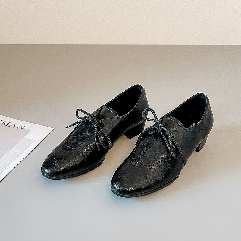 Női brit stílusú chunky sarkú loaferok, 2026 tavasz, sokoldalú retro bőrcipők fűzővel