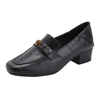 Női loaferok tehénbőrből Camellia dizájnal, slip-on, négyszögletes orr, középmagas, vastag sarok, brit stílusú bőr cipő