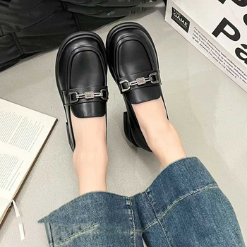 Ženske loafers od prirodne kože, slip-on, britanski stil, lagana meka potplata, jesen 2025