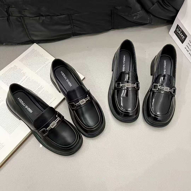 Ženske loafers od prirodne kože, slip-on, britanski stil, lagana meka potplata, jesen 2025