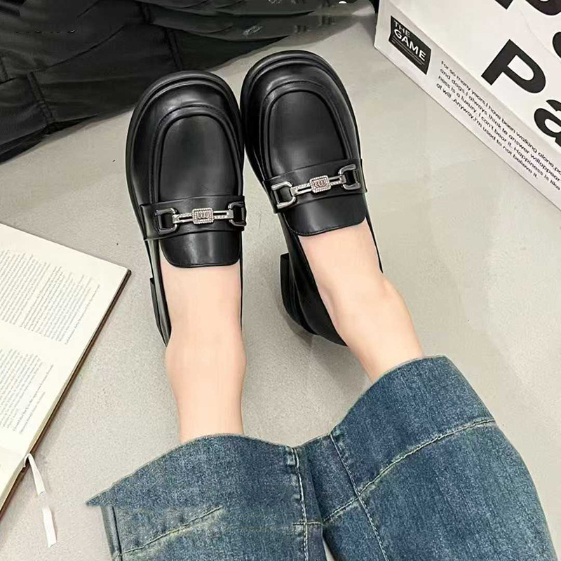 Ženske loafers od prirodne kože, slip-on, britanski stil, lagana meka potplata, jesen 2025