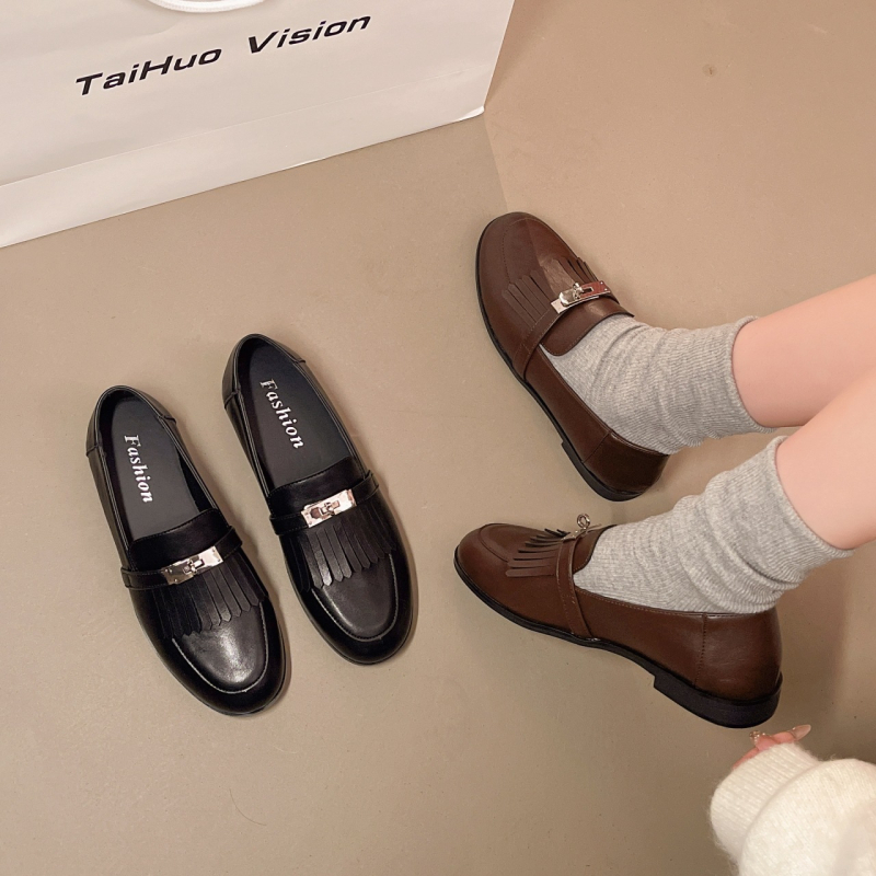 Női fekete lapos talpú slip-on loaferek, francia stílus, bőr cipők, 2026 tavasz