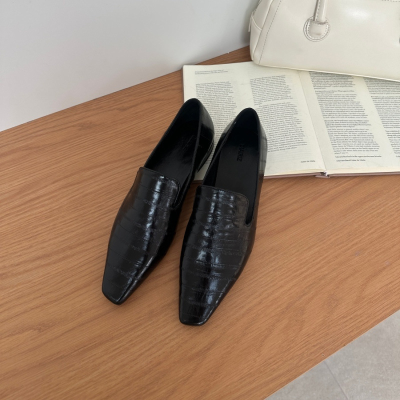 Ženske britanske retro loaferice s kvadratnim vrhom, 2026, svestrane, reljefna tekstura, slip-on, PVC gornji dio