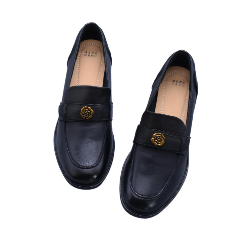 Ženske kožne loaferice s ravnom potplatom od kože prvog sloja, dizajn kamelije i zlatnog novčića, slip-on kožne cipele