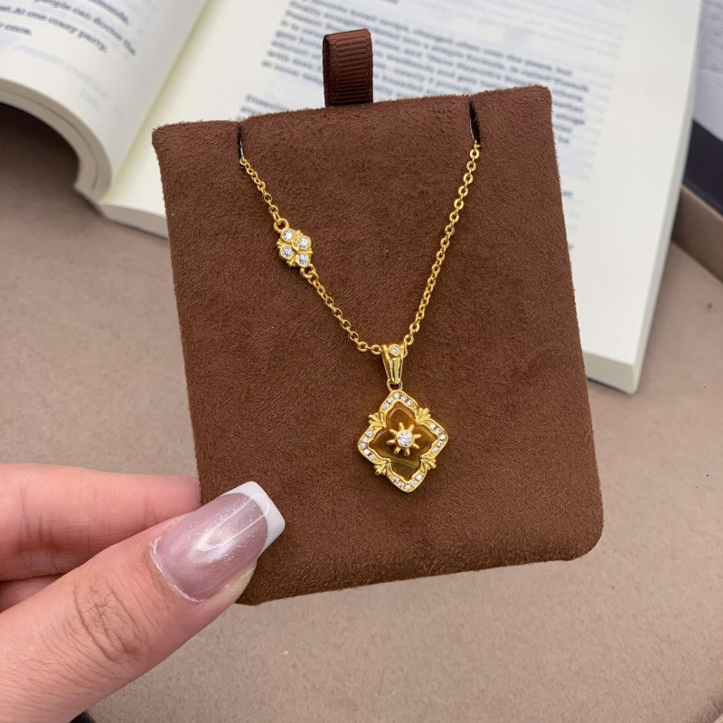 Ogrlica s privjeskom od tigrovog oka i četverolistne djeteline, pozlaćena 24K, elegantan stil