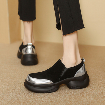 Női báránybőr loaferek, brit stílusú, platformos, ezüst színű, slip-on