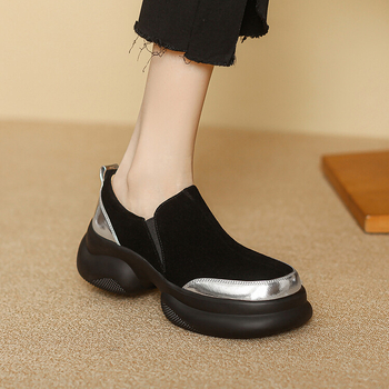 Női báránybőr loaferek, brit stílusú, platformos, ezüst színű, slip-on