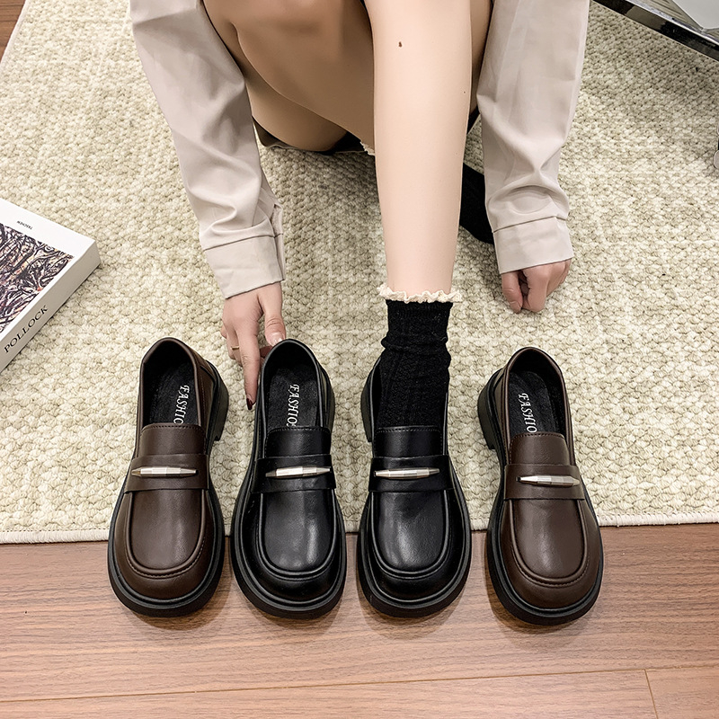 Női bőr mokaszín vastag talppal, brit-stílusú slip-on, mindennapi cipő