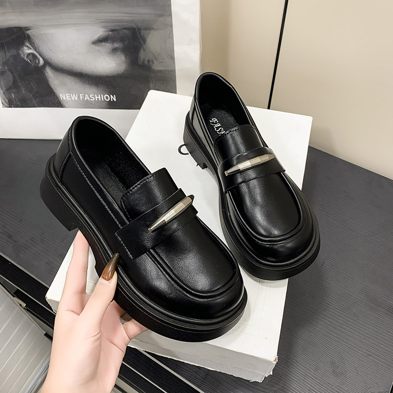 Női bőr mokaszín vastag talppal, brit-stílusú slip-on, mindennapi cipő