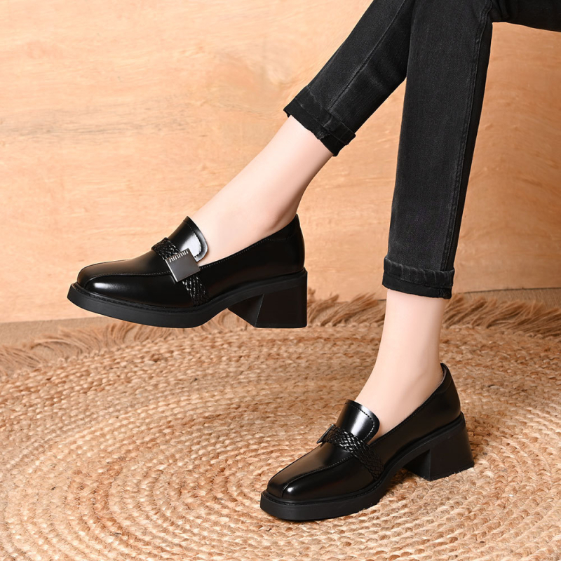 Loafers pentru femei în stil britanic vintage, vârf pătrat, toc mediu, decor țesut și cataramă, slip-on.
