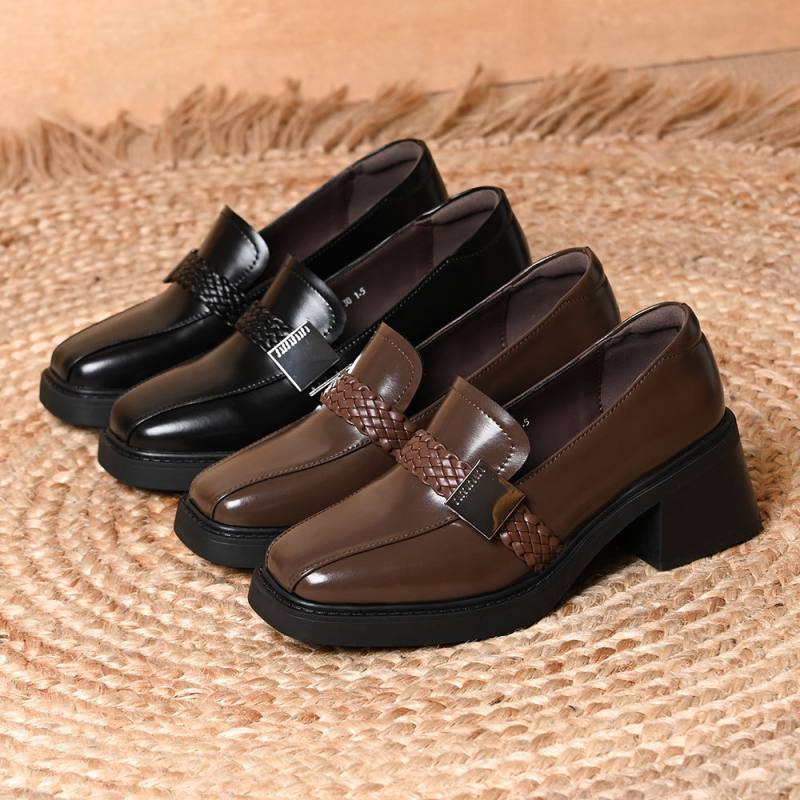 Loafers pentru femei în stil britanic vintage, vârf pătrat, toc mediu, decor țesut și cataramă, slip-on.