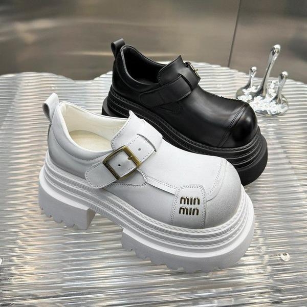 Pantofi loafer din piele cu cataramă metalică și talpă groasă, stil european, pentru femei de talie mică, platformă de 7 cm, încălțăminte feminină în stil britanic