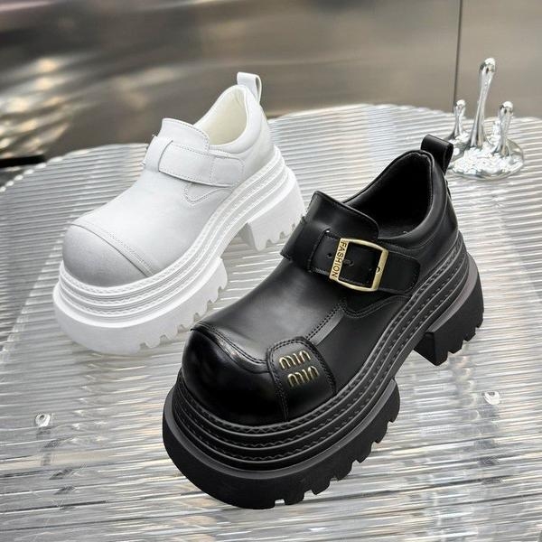 Pantofi loafer din piele cu cataramă metalică și talpă groasă, stil european, pentru femei de talie mică, platformă de 7 cm, încălțăminte feminină în stil britanic