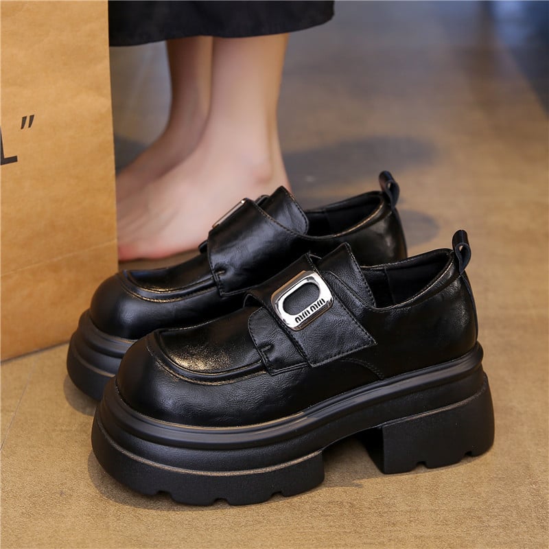 Loafers cu platformă pentru femei de mică înălțime, creștere de 7 cm, pantofi din piele mici, stil vintage 2025 cu Velcro