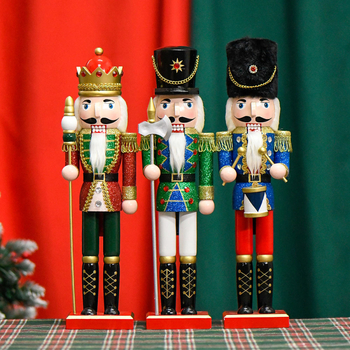 38 cm drvena Nutcracker figura, ružičasti sjaj, božićna dekoracija