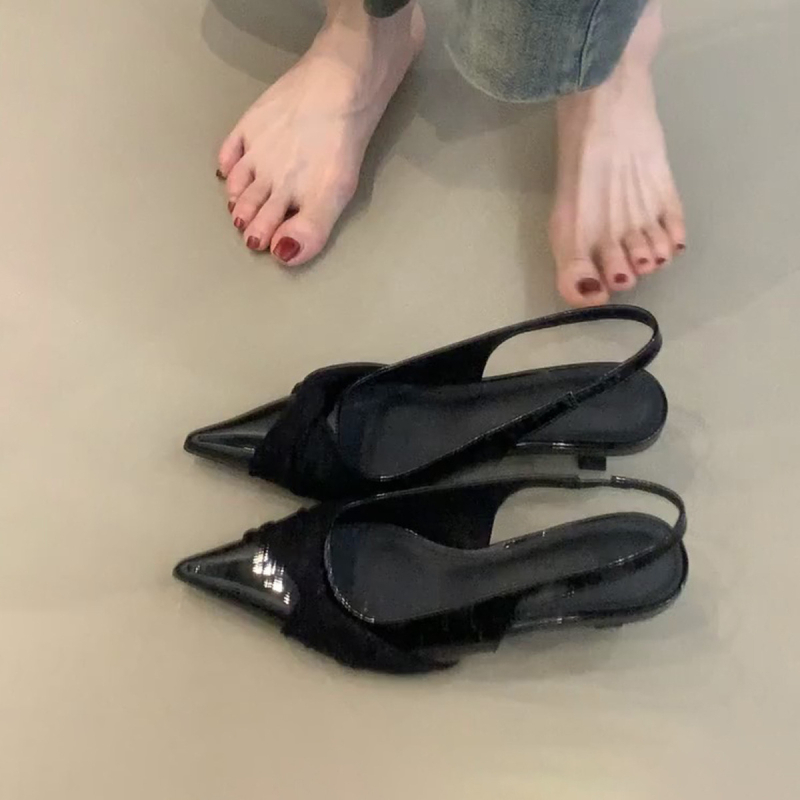 Francuski stil, elegantne remenaste sandale s uskim vrhom, niski pet 3–6 cm, otvoreni stražnji dio i zatvoren vrh prsta