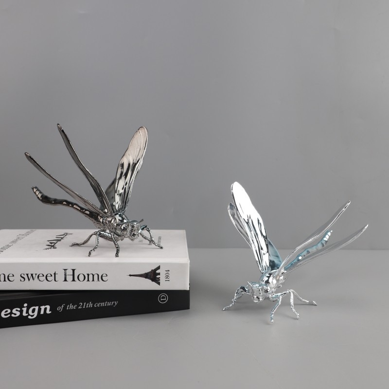 Metalna dragonfly skulptura u europskom stilu – dekorativni komad za dnevni boravak, spavaću sobu i hodnik