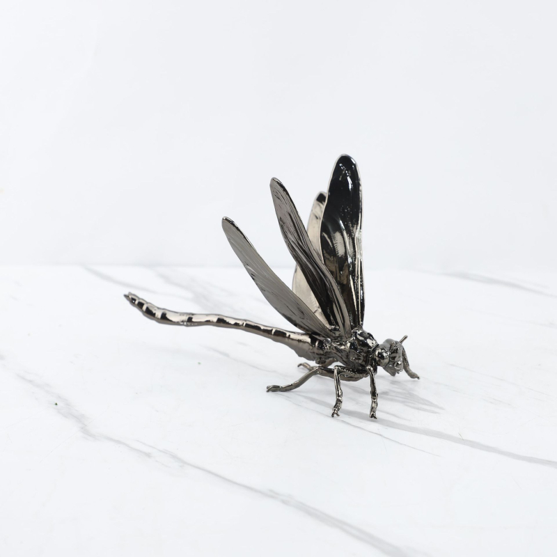 Metalna dragonfly skulptura u europskom stilu – dekorativni komad za dnevni boravak, spavaću sobu i hodnik