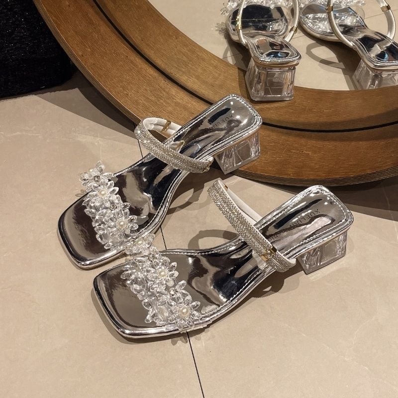 Ženske sandale s jednim remenom i rhinestones u obliku cvijeta, otvoreni prst, niski kvadratni potpetica