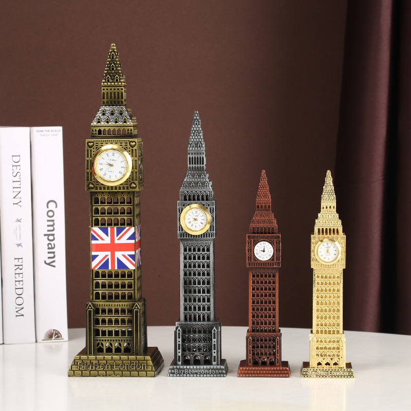 Metalni maket znamenite zgrade Big Ben — londonski suvenir za dnevni boravak