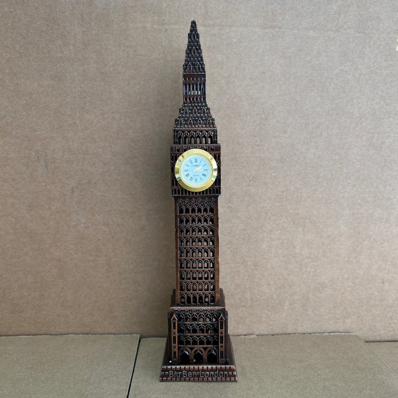Metalni maket znamenite zgrade Big Ben — londonski suvenir za dnevni boravak