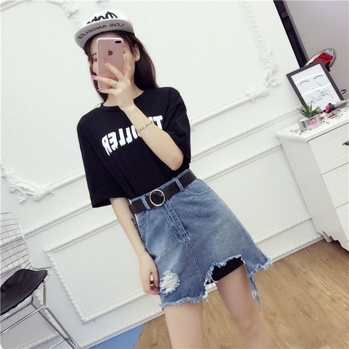 Set de două piese pentru femei, nou set de vară format din tricou cu mânecă scurtă și fustă din denim în stil coreean pentru 2026 - elegant și la modă
