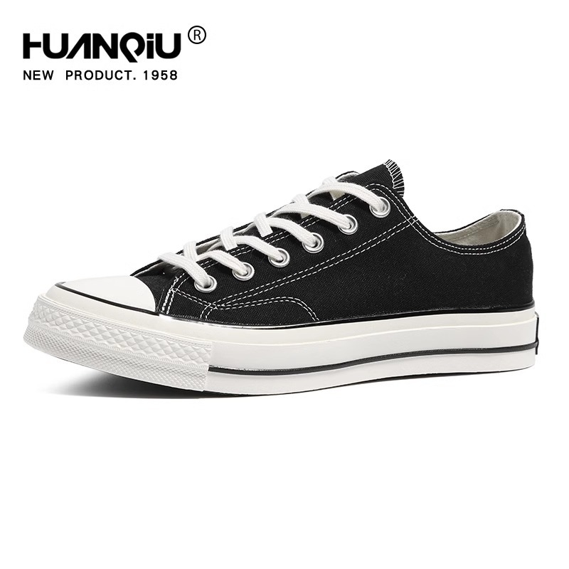 Uniszex fekete vászoncipő, slip-on, alacsony talppal, tavasz 2025, mindennapi sneakers