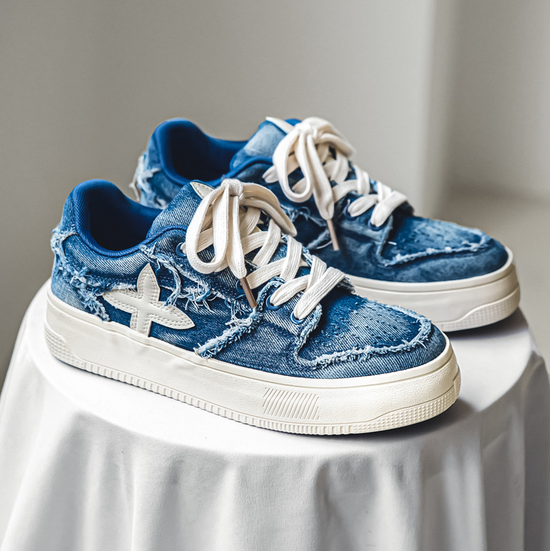 Prane i izlizane platnene tenisice s debelim potplatom — retro stil skateboard obuće za casual sportske aktivnosti, prozračne i svestrane.