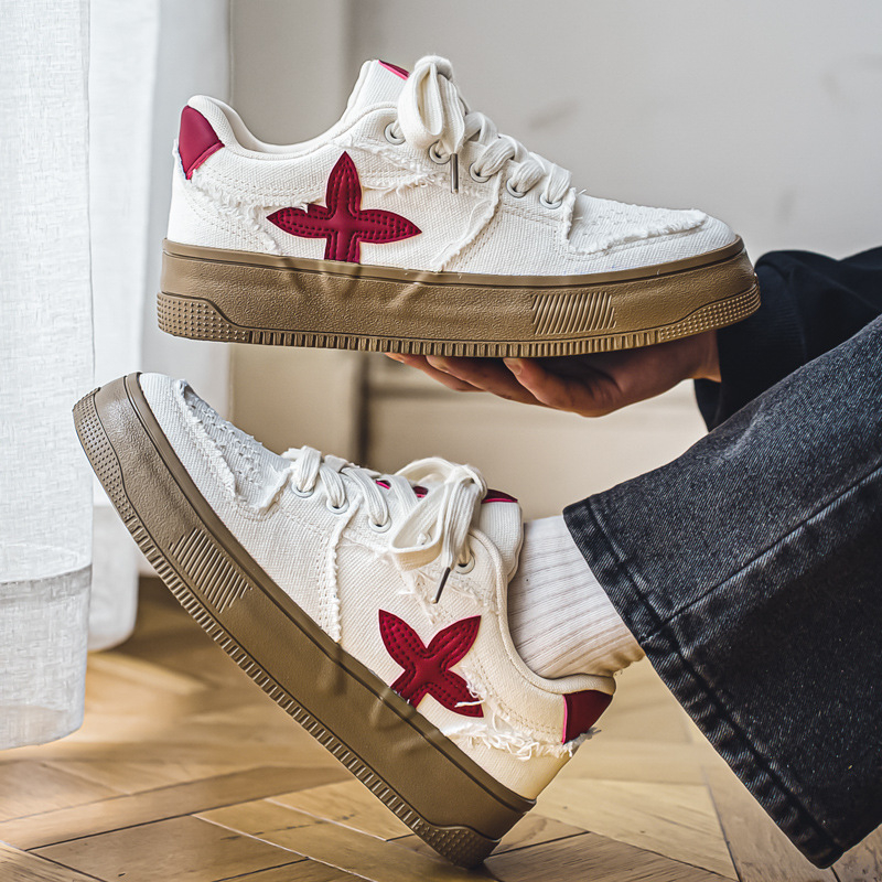 Prane i izlizane platnene tenisice s debelim potplatom — retro stil skateboard obuće za casual sportske aktivnosti, prozračne i svestrane.
