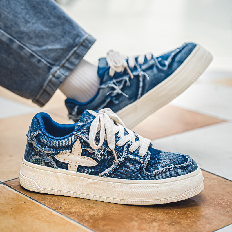 Prane i izlizane platnene tenisice s debelim potplatom — retro stil skateboard obuće za casual sportske aktivnosti, prozračne i svestrane.