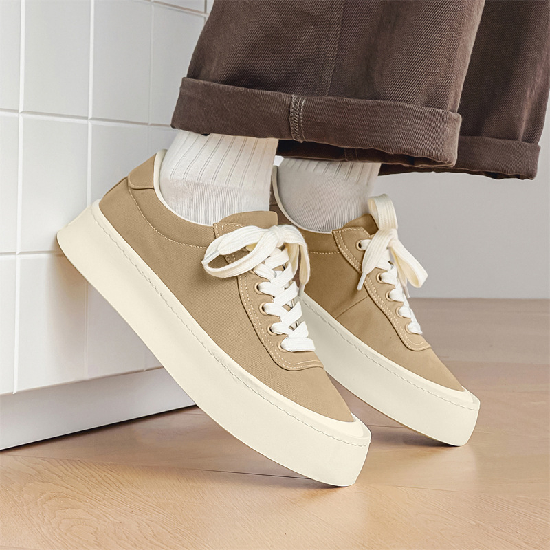 Férfi cipők 2025 — őszies, lélegző vászon sneaker, sokoldalú, vastag talpú