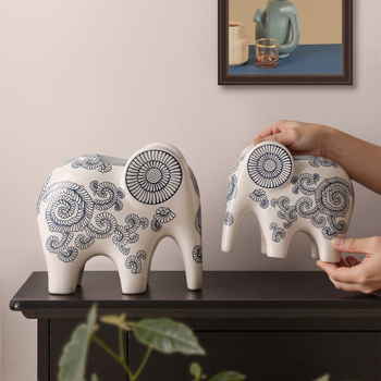 Keramički slon u kineskom stilu, plavo-bijeli Jingdezhen porcelin, dekorativni komad za dom, pogodan za vinsku vitrinu i TV ormarić