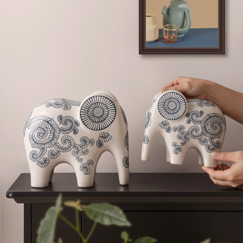 Keramički slon u kineskom stilu, plavo-bijeli Jingdezhen porcelin, dekorativni komad za dom, pogodan za vinsku vitrinu i TV ormarić