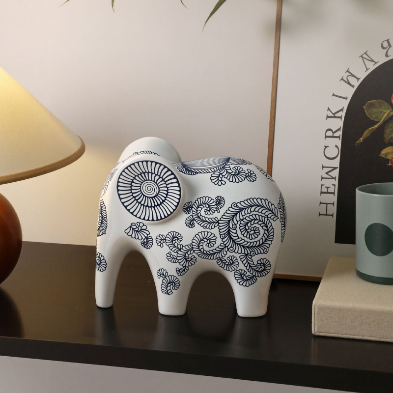 Keramički slon u kineskom stilu, plavo-bijeli Jingdezhen porcelin, dekorativni komad za dom, pogodan za vinsku vitrinu i TV ormarić